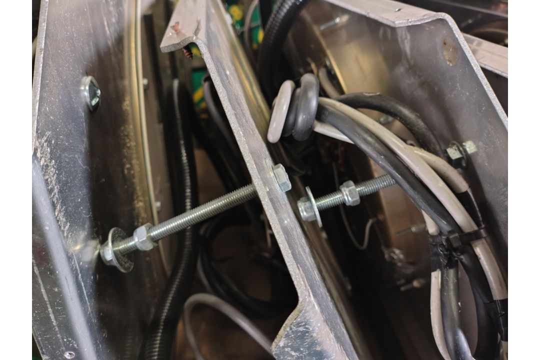 12x Taiyo Musen EF-353 direction finder antennas mounted to metal plate - Image 4 of 4