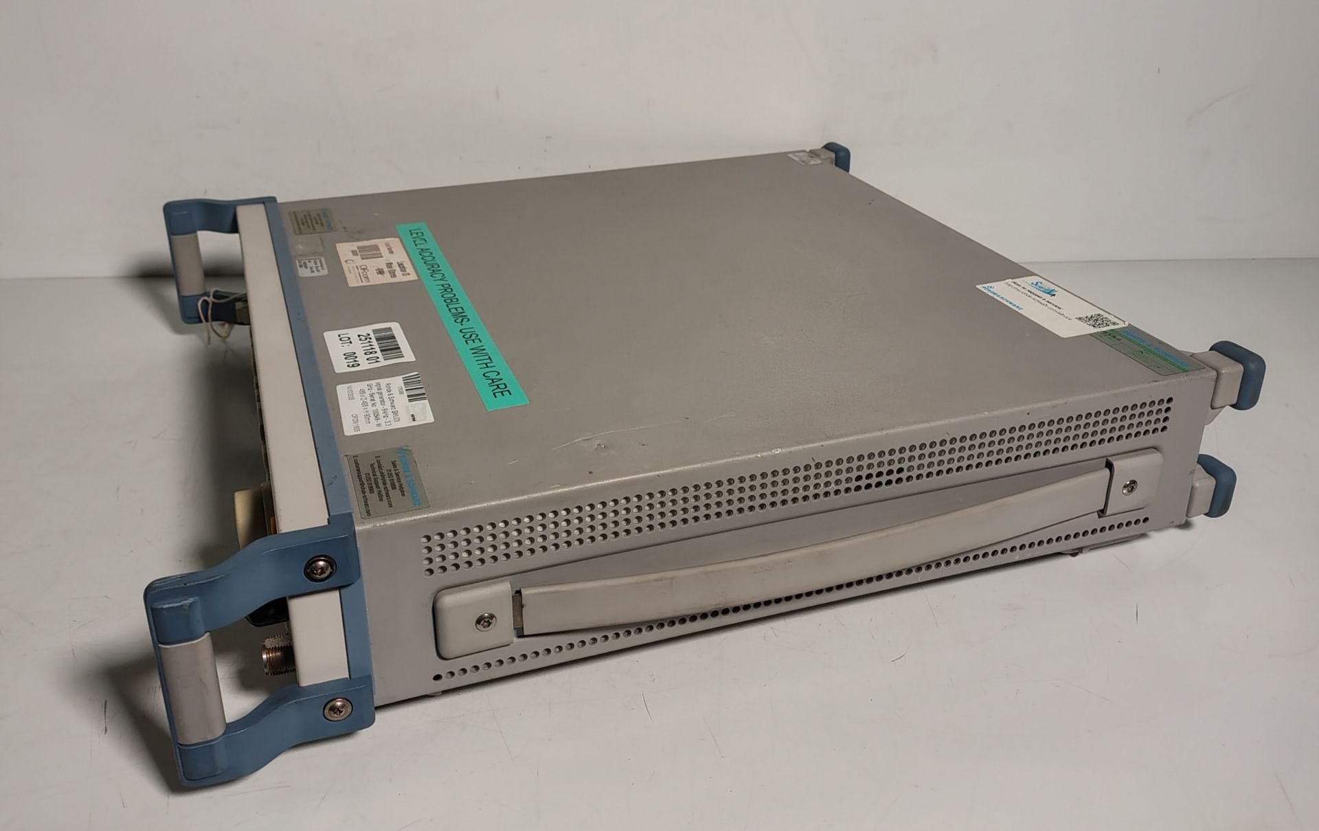 Rohde & Schwarz SML03 signal generator - 9 kHz - 3.3 GHz - Serial No: 100549 - Image 4 of 6