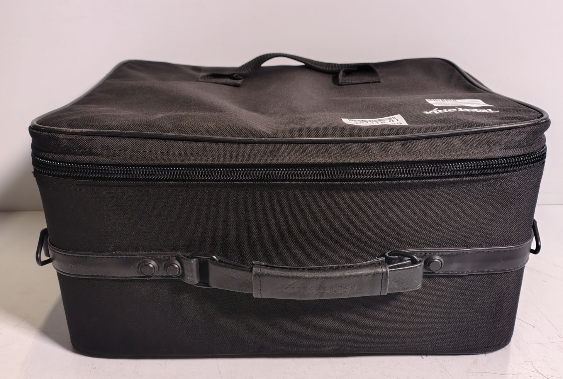 Tektronix SA 2600 spectrum analyzer in transport/storage case - 6.2 GHz - Serial No: B010115 - Image 8 of 8