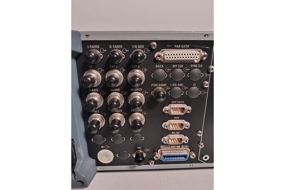 Rohde & Schwarz SMIQ 03B signal generator - 200 kHz - 3.3 GHz - Serial No: 100033 - Image 6 of 9