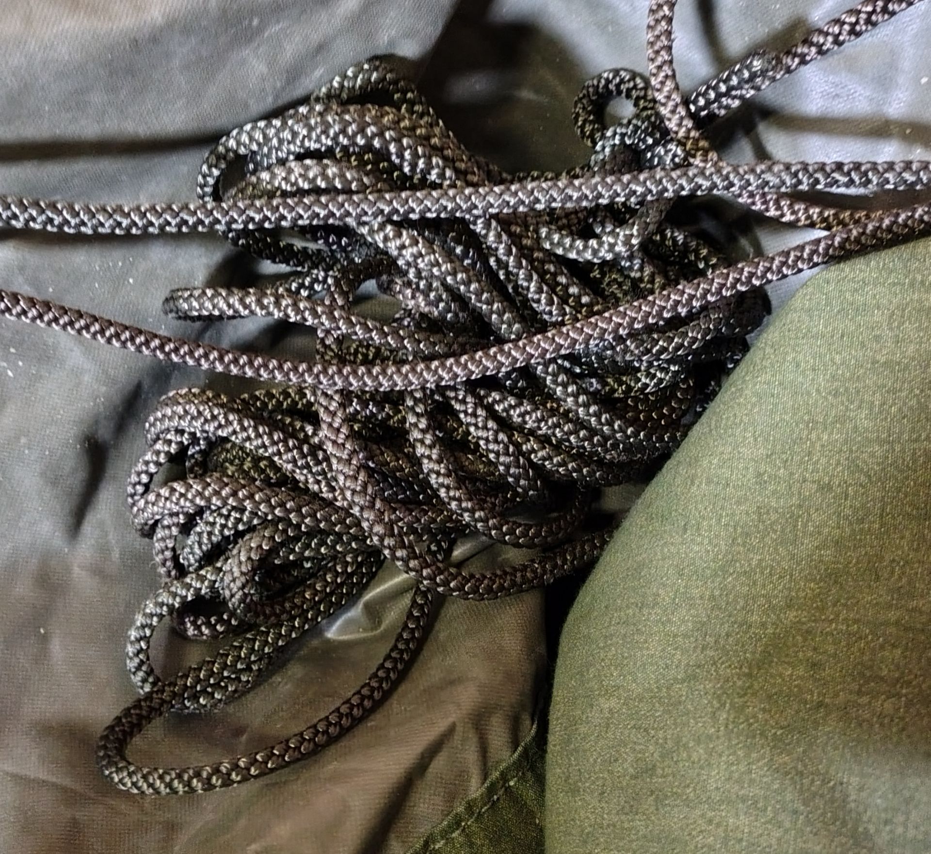 British forces arctic tea pi 10 person tent - approximately 180" x 180" - may require repair - Image 2 of 7