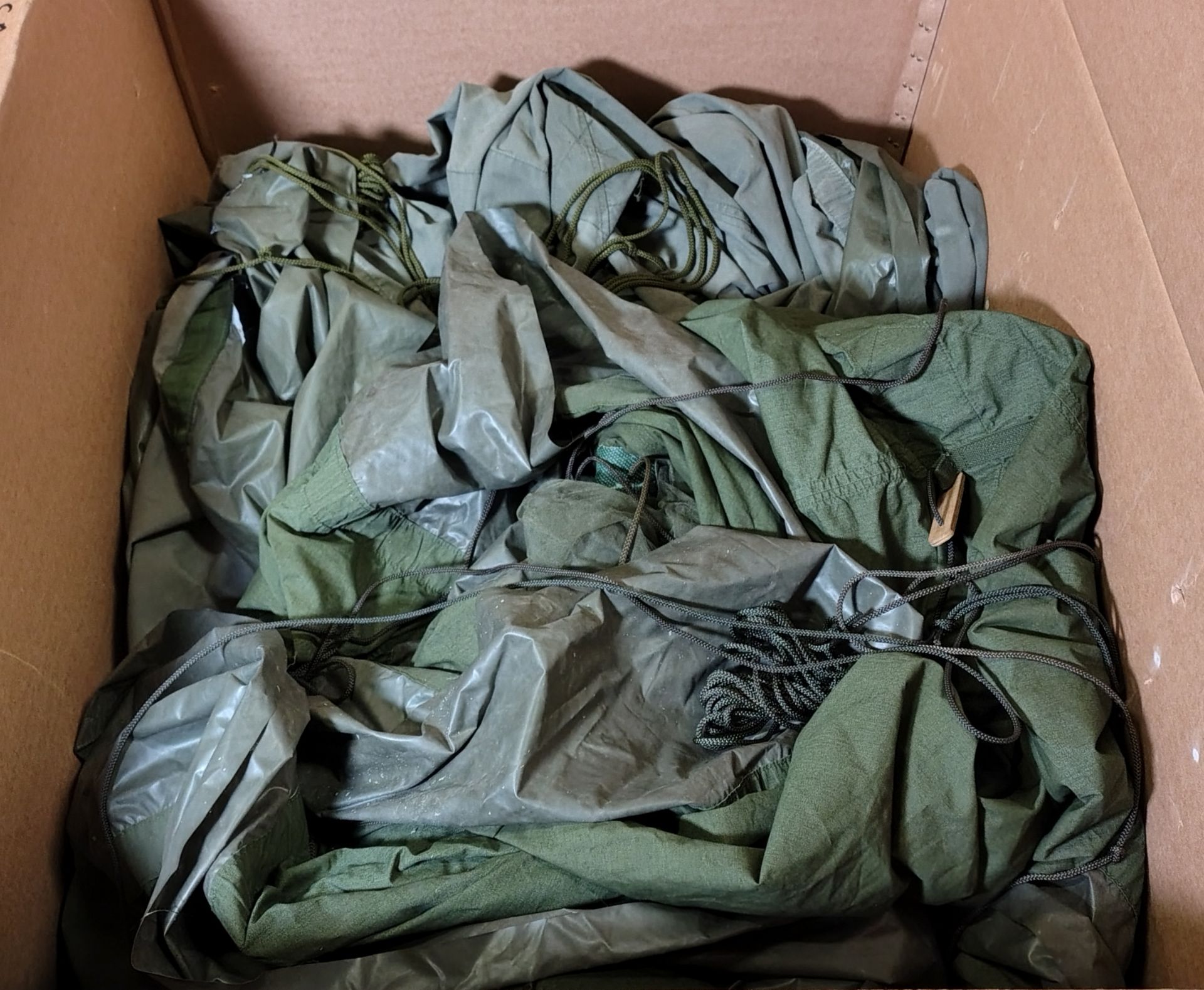 British forces arctic tea pi 10 person tent - approximately 180" x 180" - may require repair - Image 7 of 7