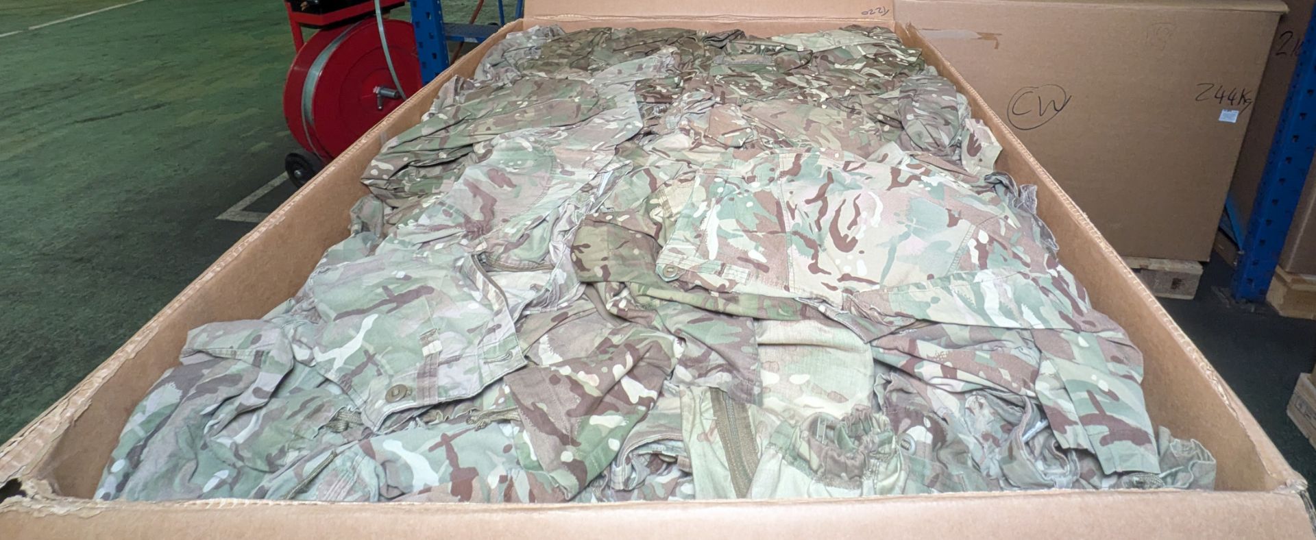 Various types of ex-military camo clothing - may include accessories - 220kg – may require repair - Image 8 of 9