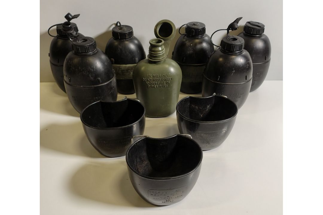 British Forces plastic water canteens - may be incomplete - triwall - 101kg - Image 1 of 13