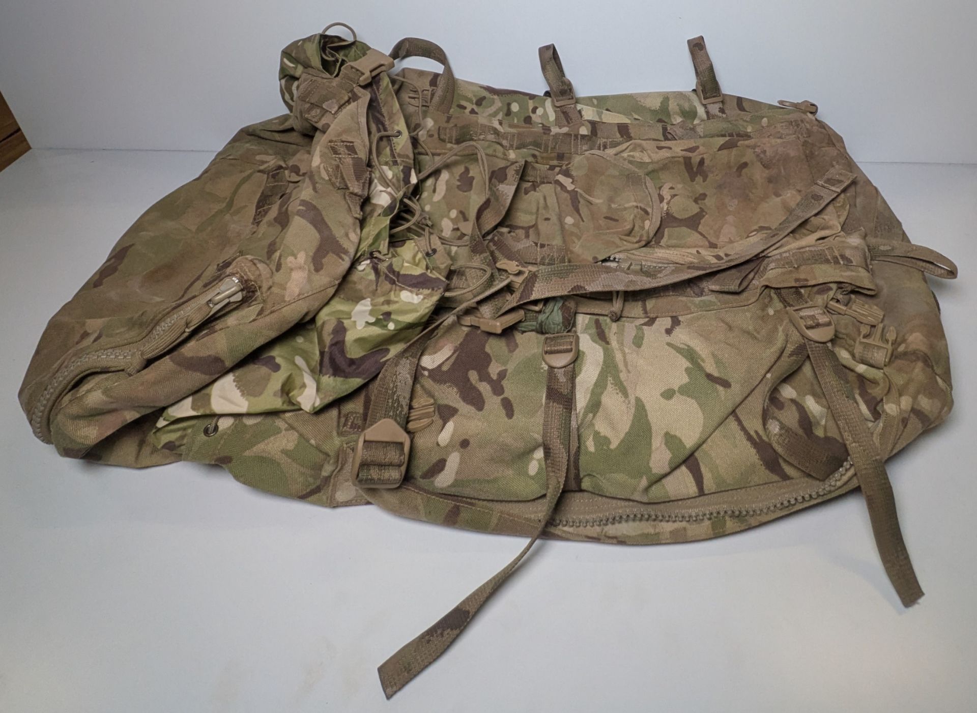 Mixed bags - rucksacks, holdalls - may require repair or be as spares - 131kg - Image 9 of 12