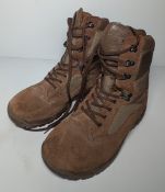 100x pairs of Grade 2 Various combat boots - may include - Magnum, YDS, Haix - mixed sizes