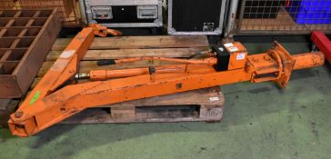 Vehicle mounted manual pump hydraulic crane - W 230 x D 1230 x H 1930mm - 128kg
