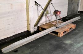 Petrol powered concrete leveller with Honda 4 stroke engine - working width: 4300mm