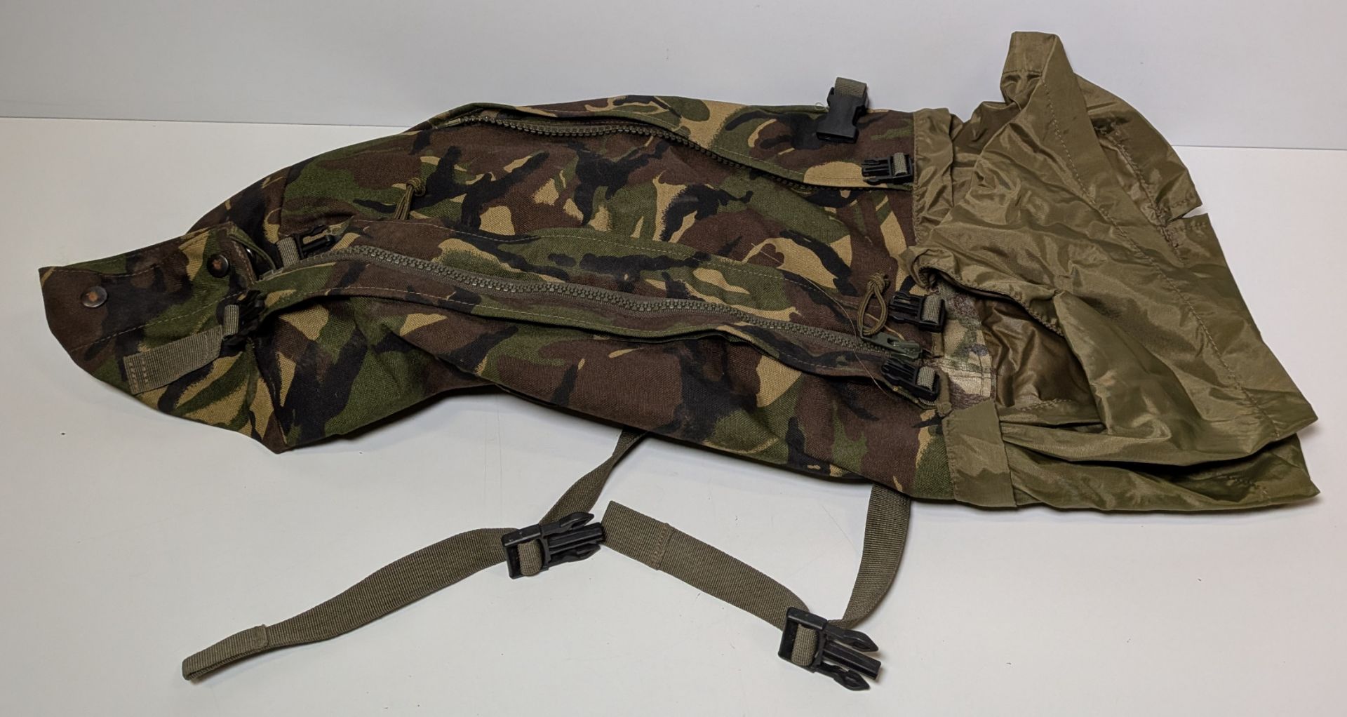 Various types of ex-military DPM accessories - 158kg – may require repair / be incomplete - Image 5 of 11