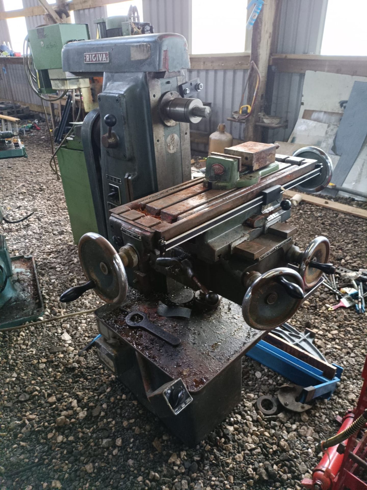 Regiva horizontal & vertical milling machine - 415V - This has been tested and does power up