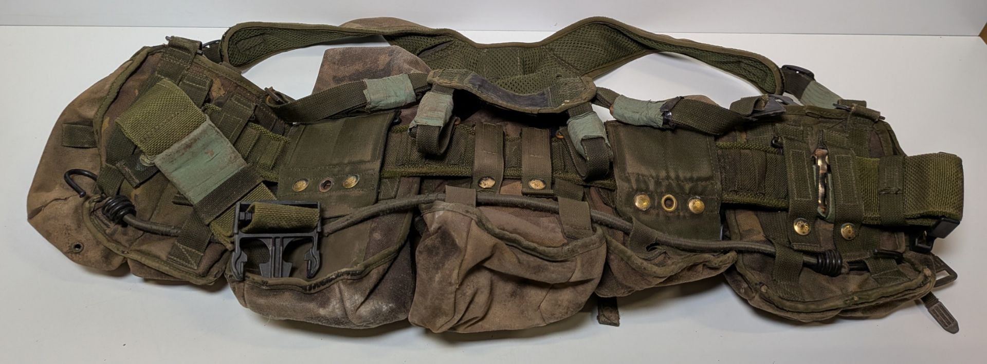 Various types of ex-military DPM accessories - 158kg – may require repair / be incomplete - Image 9 of 11