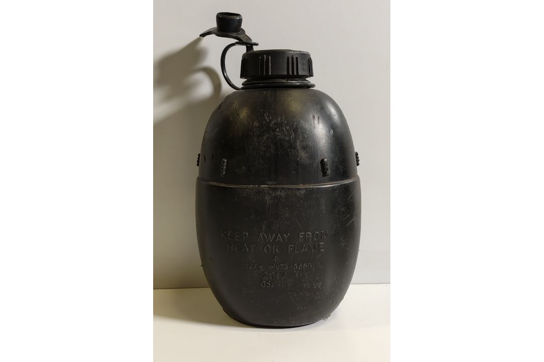 British Forces plastic water canteens - may be incomplete - triwall - 101kg - Image 7 of 13
