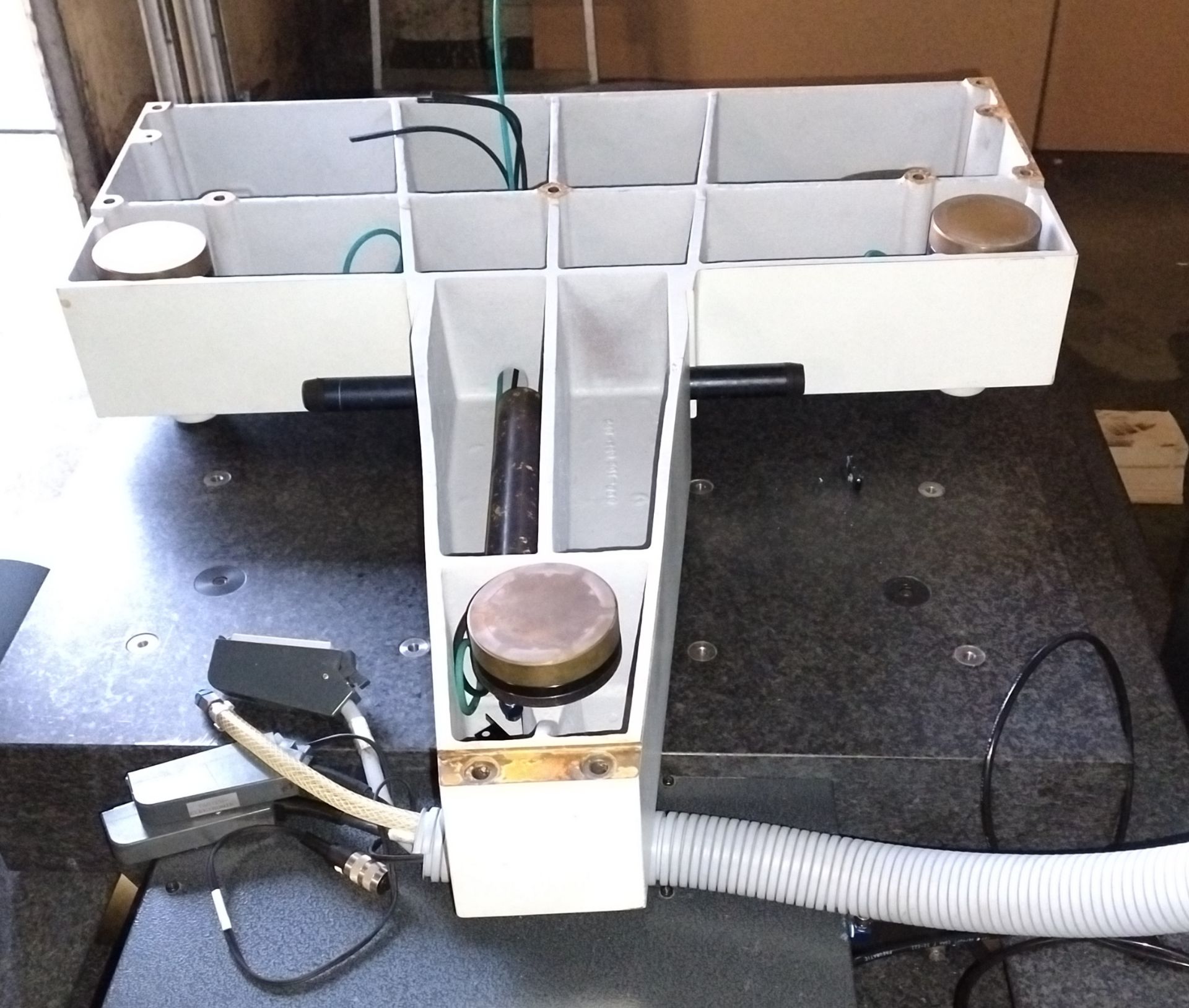 Hexagon Metrology Leitz M00-255-300 CMM measuring machine & control cabinet - 400V - 50/60Hz - Image 6 of 24