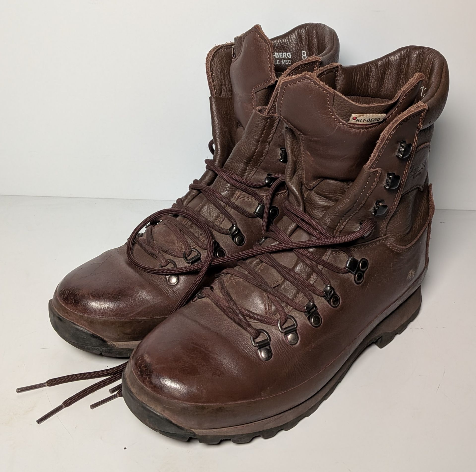 100x pairs of Grade 2 Various combat boots - may include - Magnum, YDS, Haix - mixed sizes - Image 5 of 14