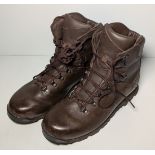 100x pairs of Grade 2 Various combat boots - may include - Magnum, YDS, Haix - mixed sizes