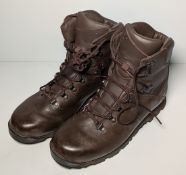 100x pairs of Grade 2 Various combat boots - may include - Magnum, YDS, Haix - mixed sizes