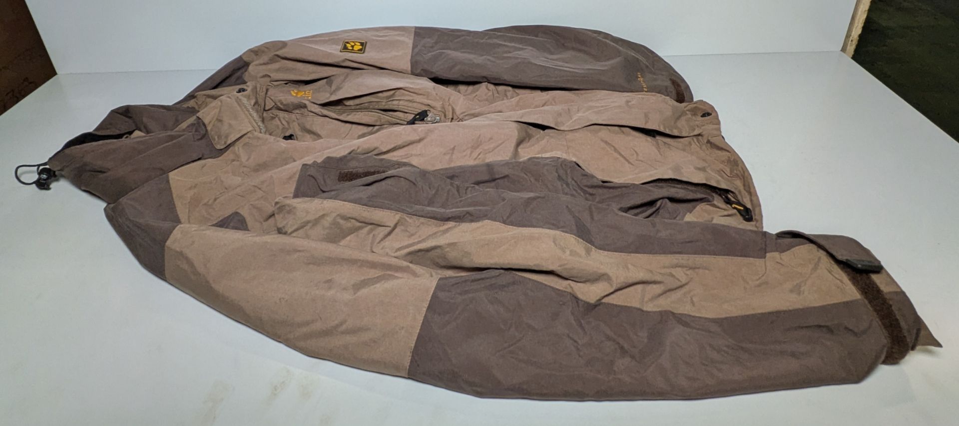 Various types of ex-military hardware and accessories - 159kg – may require repair / be incomplete - Image 4 of 9