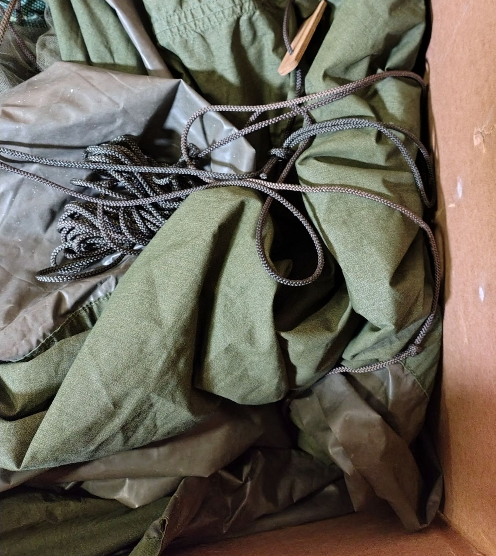 British forces arctic tea pi 10 person tent - approximately 180" x 180" - may require repair - Image 6 of 7