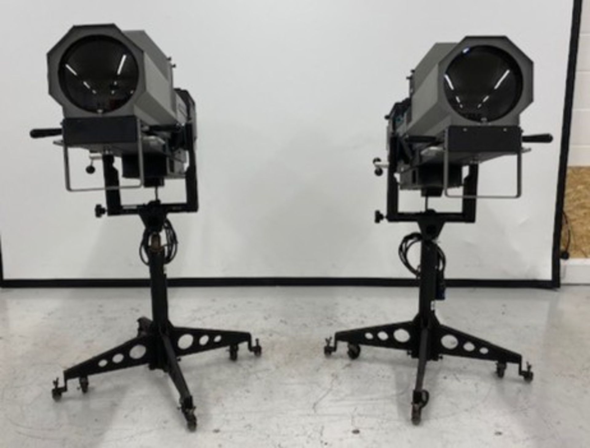 2x Lycian M2 Long Throw Followspot with electric ballast. Stand in separate case - Image 2 of 7