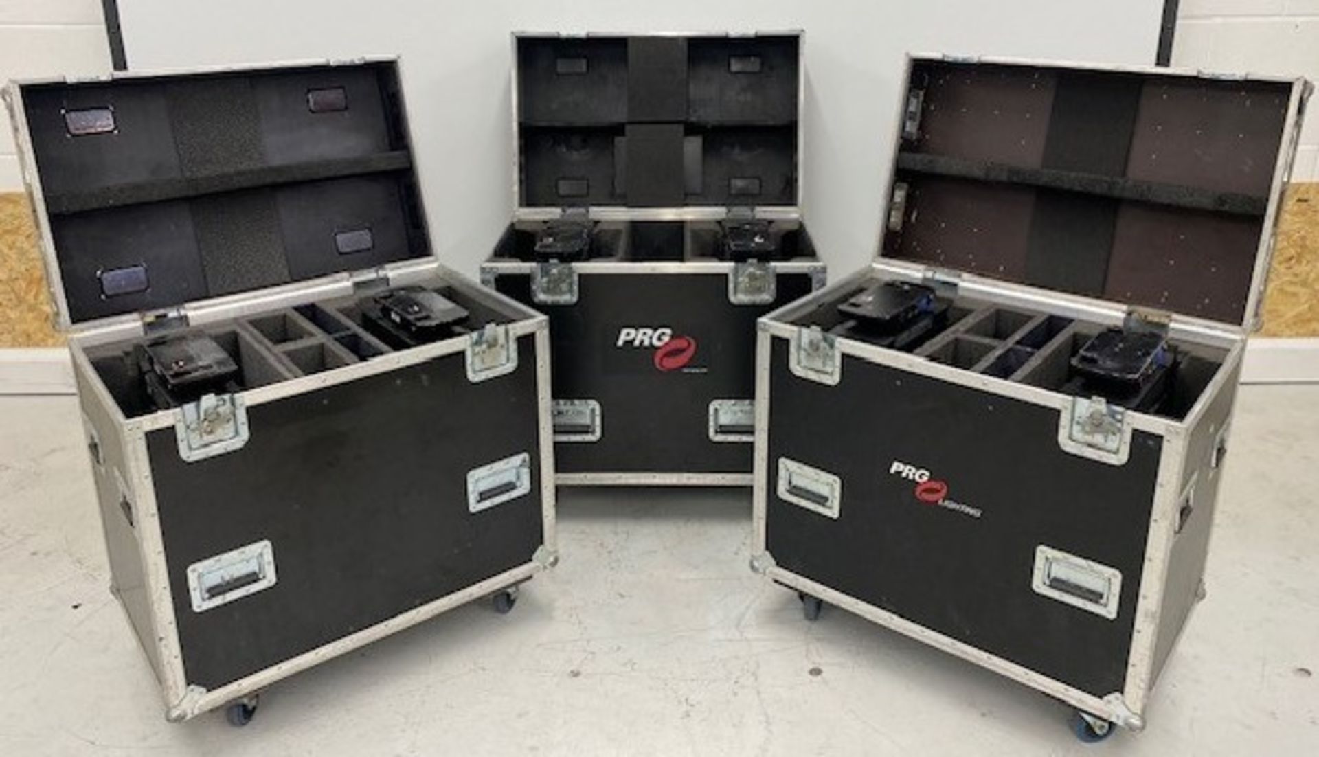 3 cases containing 6x VL-500D Wash. c/w pastel bulkhead, stipple lens. Each case at 105.2kg - Image 9 of 10