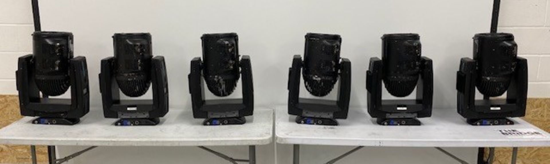 3 cases containing 6x VL-500D Wash. c/w pastel bulkhead, stipple lens. Each case at 105.2kg - Image 2 of 10