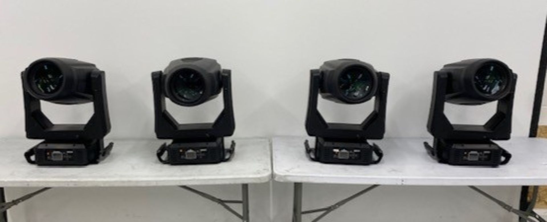 2 cases containing 4x Icon Edge. c/w omega brackets. Each case 127.2kg, 120 x 60 x 83 cm