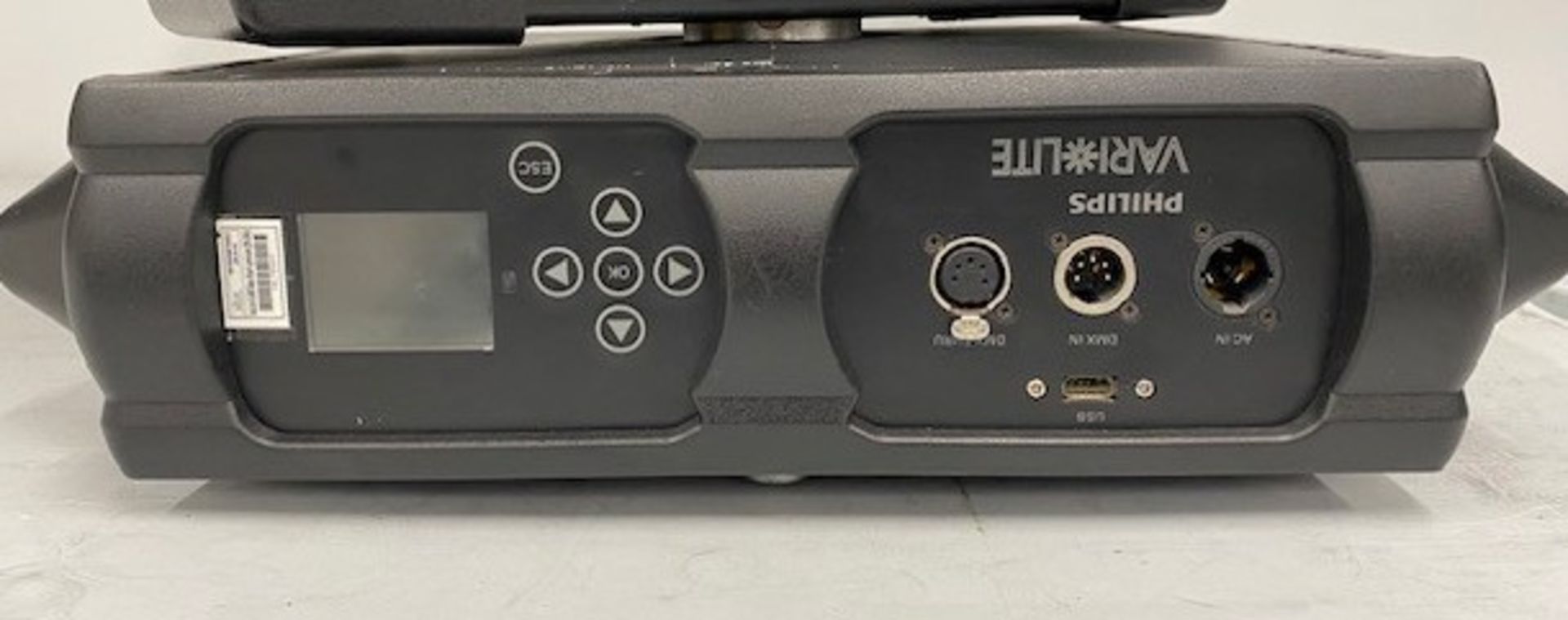 4 cases containing 8x VL-4000 BeamWash. c/w hook rails. Each case 172.8kg, 126 x 57 x 125 cm - Image 2 of 7