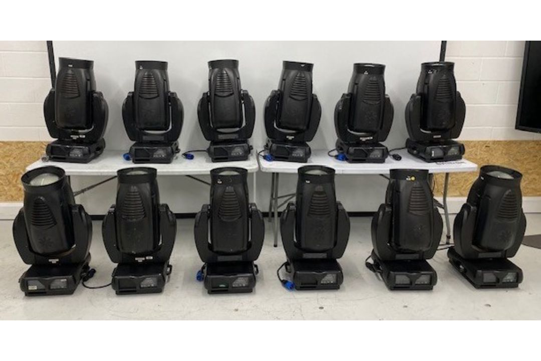 6 cases containing 12x VL-3500 Wash. c/w stippled front lens and hook rails. Each case at 176.2kg - Image 2 of 4