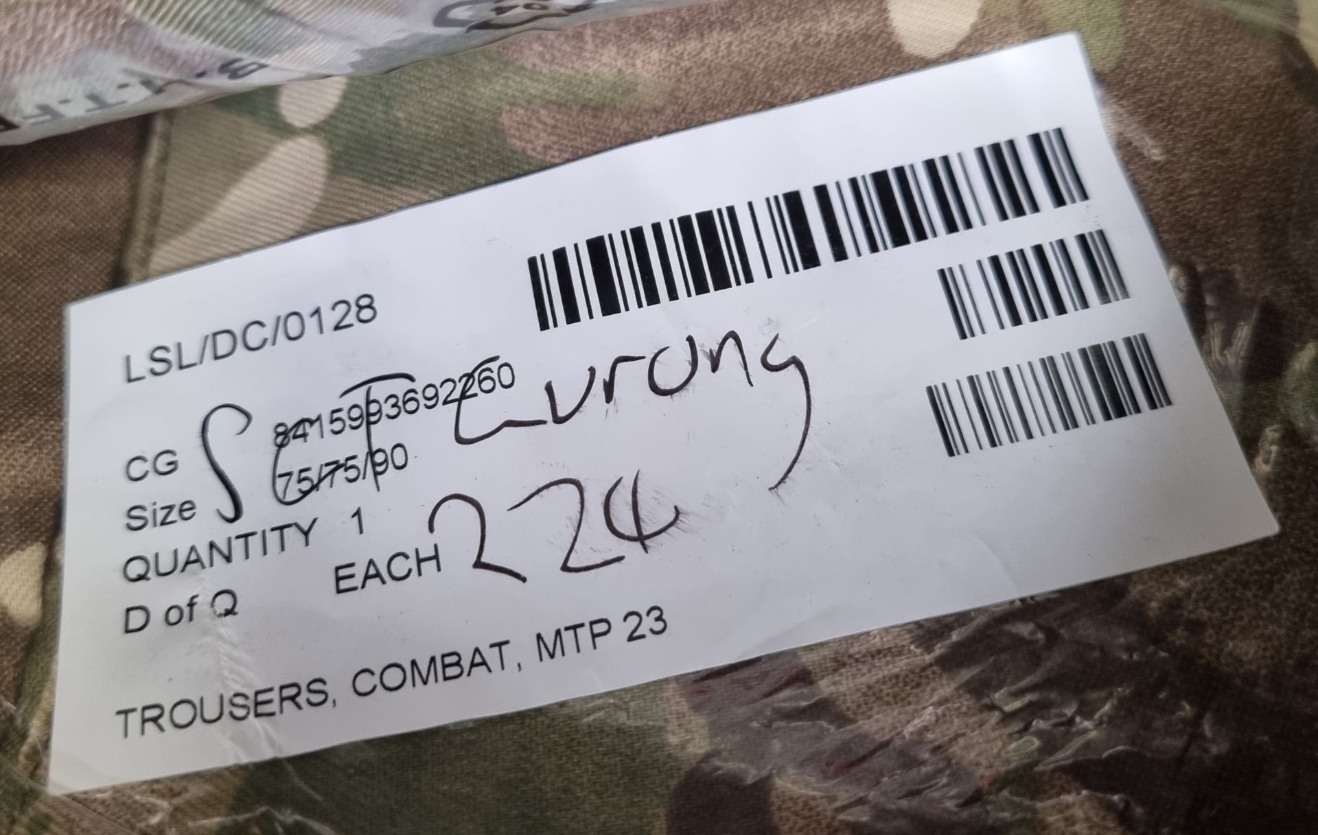 40x British Army MTP combat trousers mixed types mixed sizes - Image 18 of 33
