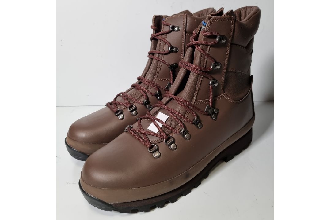 Altberg new defender mens brown leather high liability combat boots size 12M - Image 3 of 8