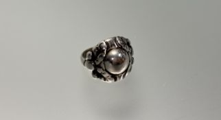 A 1920s/30s Georg Jensen Wendel silver 11B berry and wreath ring K 4.16g