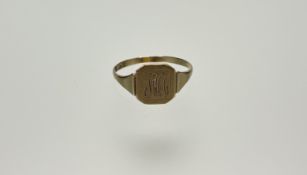 A 9ct gold signet ring with engraved initials M. H. A. 1.18g P
