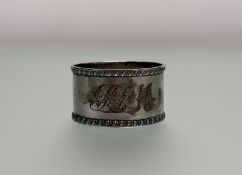 An Edwardian Sheffield silver napkin ring with original case: h. x 2.5cm Sheffield 1904 32.8g