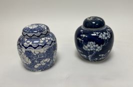 A late 19th/early 20thc Chinese blue and white Prunus ginger jar with cover (h. 15cm), together with