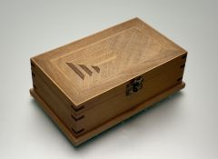 A handmade pine inlaid jewellery box with inlaid top and green felt-lined interior: h. x 7cm l. x
