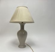 A ceramic table lamp of bulbous form in a mottled cream glaze, complete with a cream silk pleated