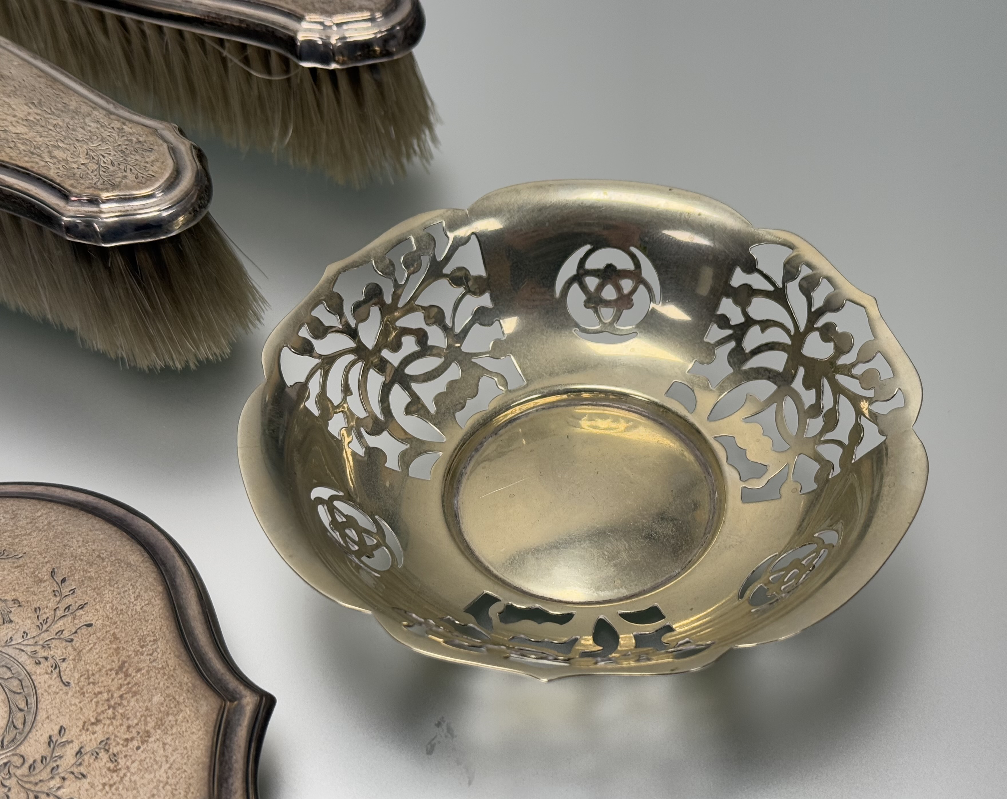 A London silver five-piece ribbon and floral swag engraved dressing set to include a hand mirror: l. - Image 5 of 6