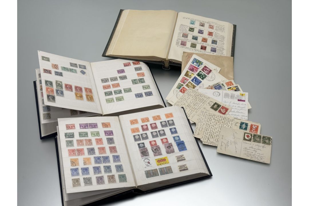 A set of three albums containing a collection of the Netherlands (Holland) Stamps, the older album - Image 1 of 13