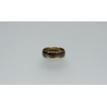A 9ct gold wedding band Q 3.71g