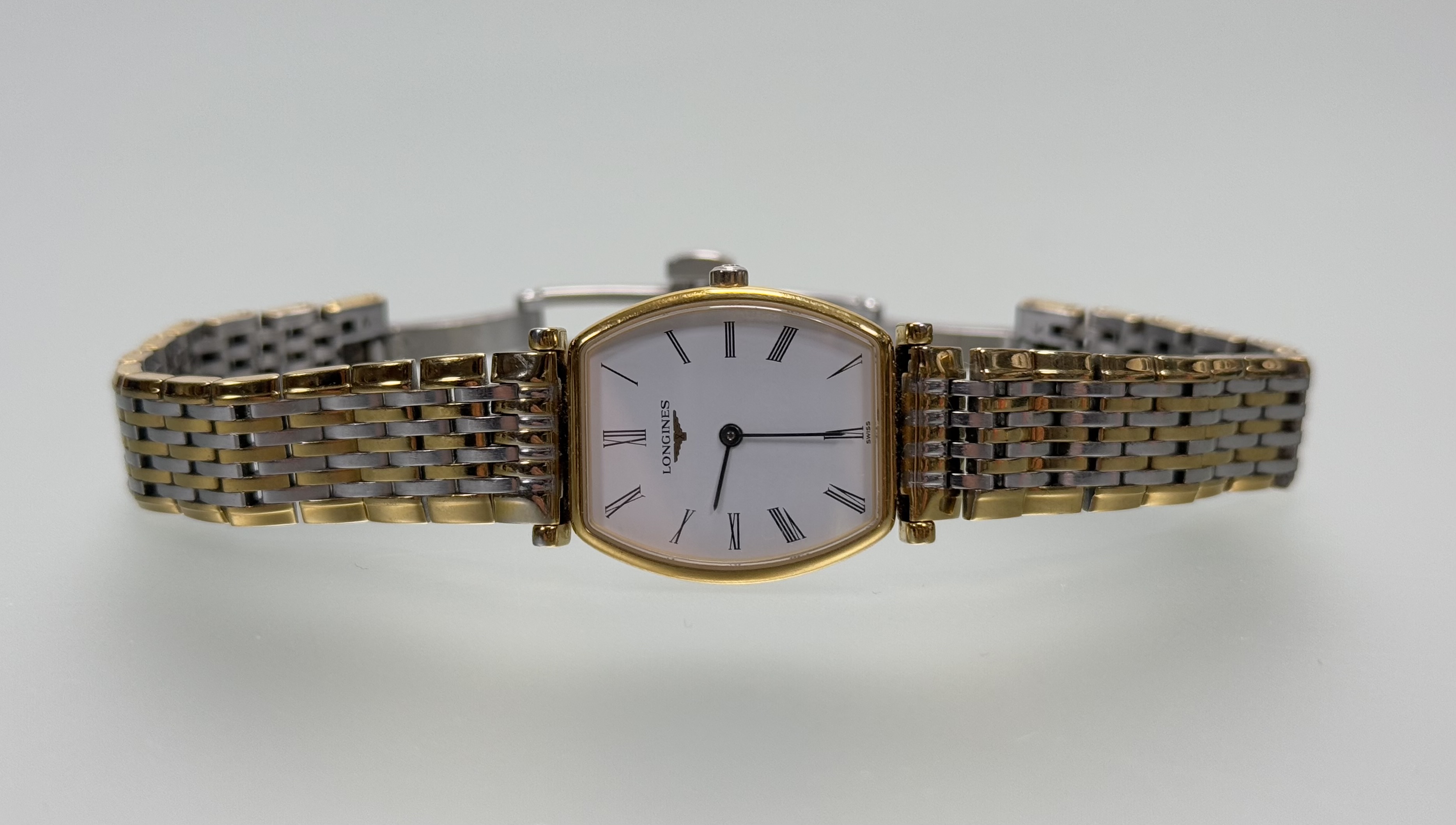 A vintage Gucci wristwatch with black face and Roman numerals and enamel panel verso on original - Image 2 of 5