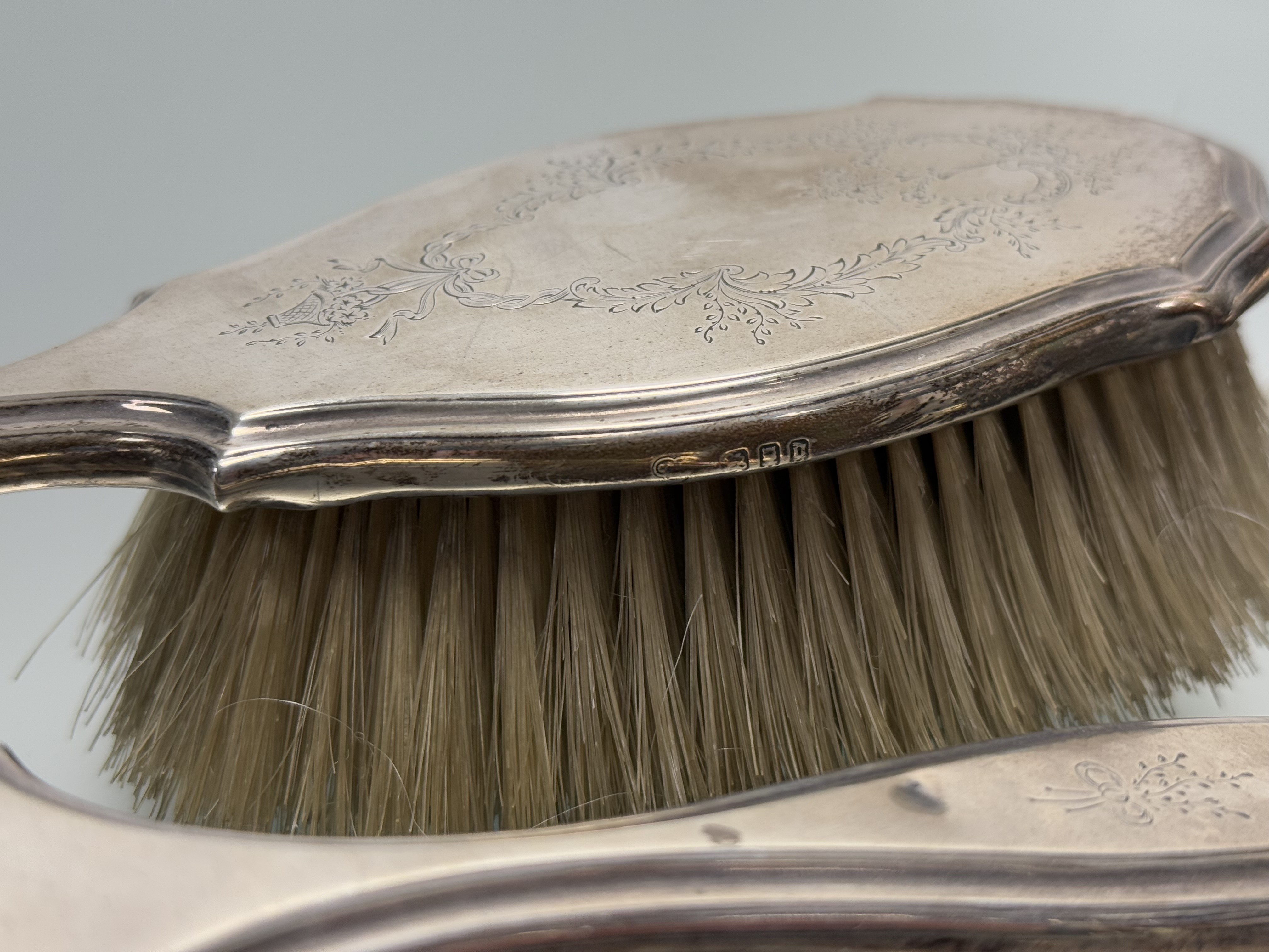 A London silver five-piece ribbon and floral swag engraved dressing set to include a hand mirror: l. - Image 6 of 6