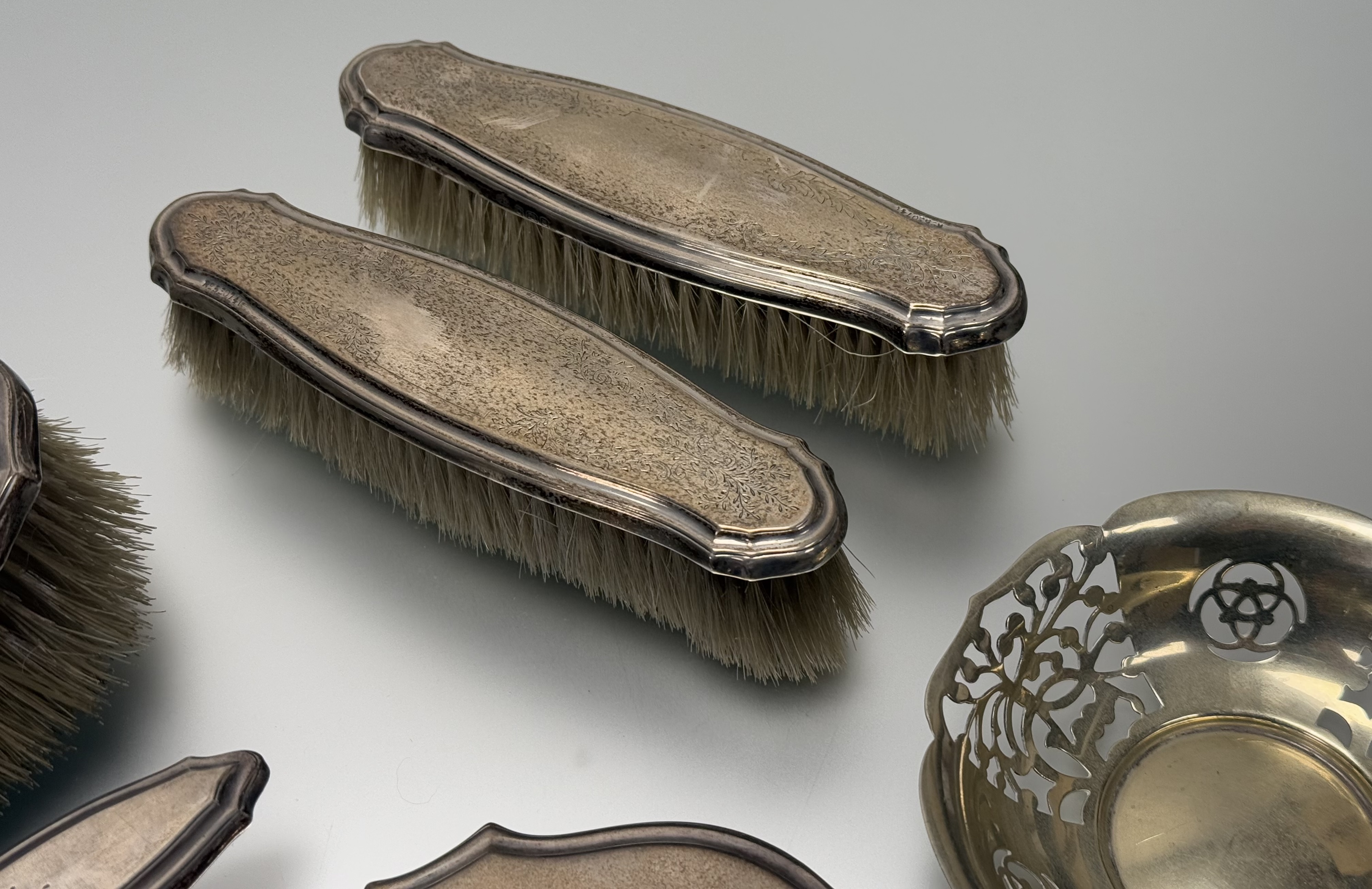 A London silver five-piece ribbon and floral swag engraved dressing set to include a hand mirror: l. - Image 4 of 6