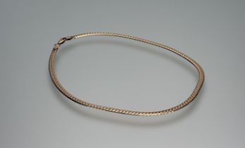 A 9ct gold flat link chain necklace with lobter claw fastening: l. x 19cm 21.51g