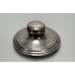 An Edwardian Birmingham silver capstan-style weighted desk inkstand of circualr form with domed
