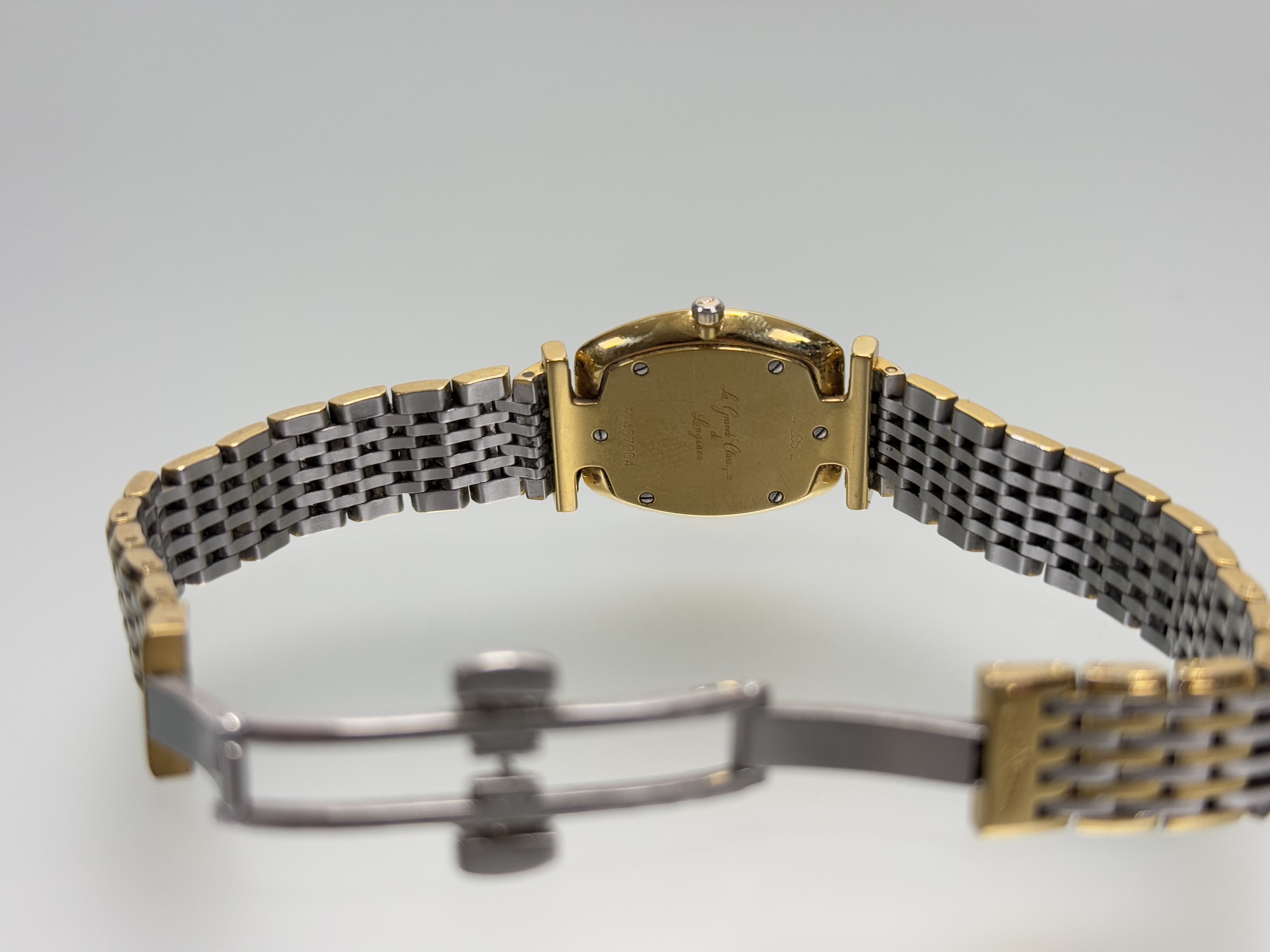 A vintage Gucci wristwatch with black face and Roman numerals and enamel panel verso on original - Image 3 of 5