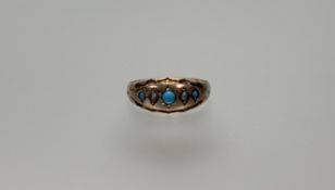 A Chester 9ct gold ring set three graduated cabochon beads interspaced by seed pearl spacers Q 2g