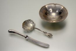 A Walker & Hall Sheffield Birmingham silver panelled flared nut dish: h. x 3cm d. x 10.5cm