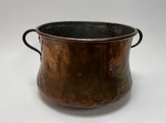 A large twin loop handled copper pot (h. 24.5cm)