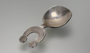 A Dublin Thomas O'Conner & Sons Ltd silver loose leaf tea caddy spoon with celtic torque style