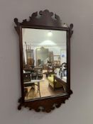 A Georgian mahogany mirror with reeded frame and scrolling fretwork (h. 69cm x w. 40cm) (a/f to